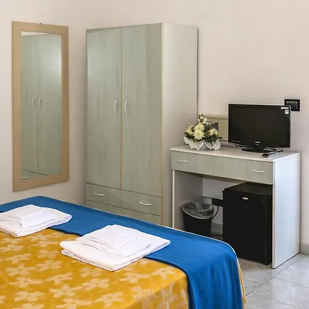 Luna Lido 3* توري سان جيوفاني أوغينتو