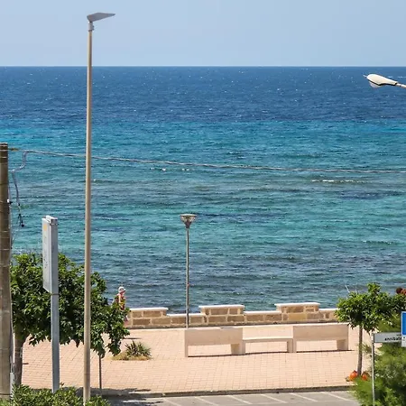 Luna Lido فندق