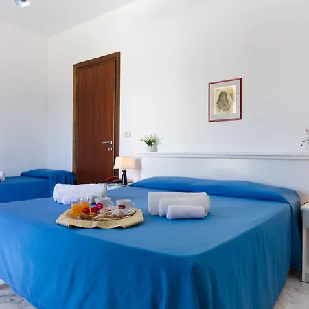 Luna Lido فندق