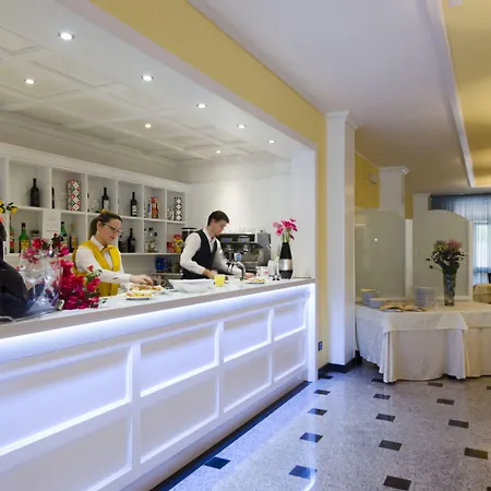 Luna Lido فندق
